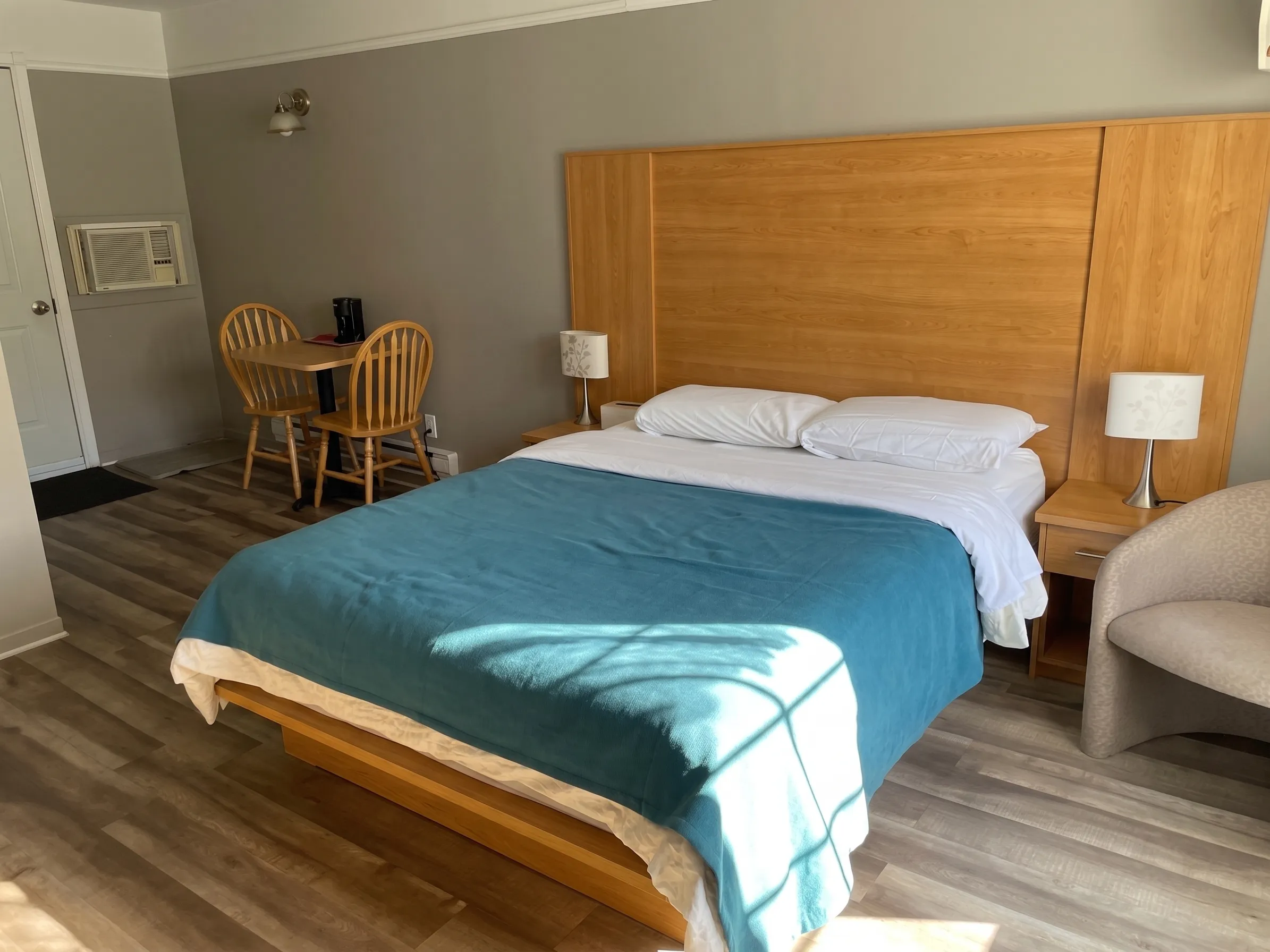 Chambre Queen confortable — Motel Au P'tit Sapin