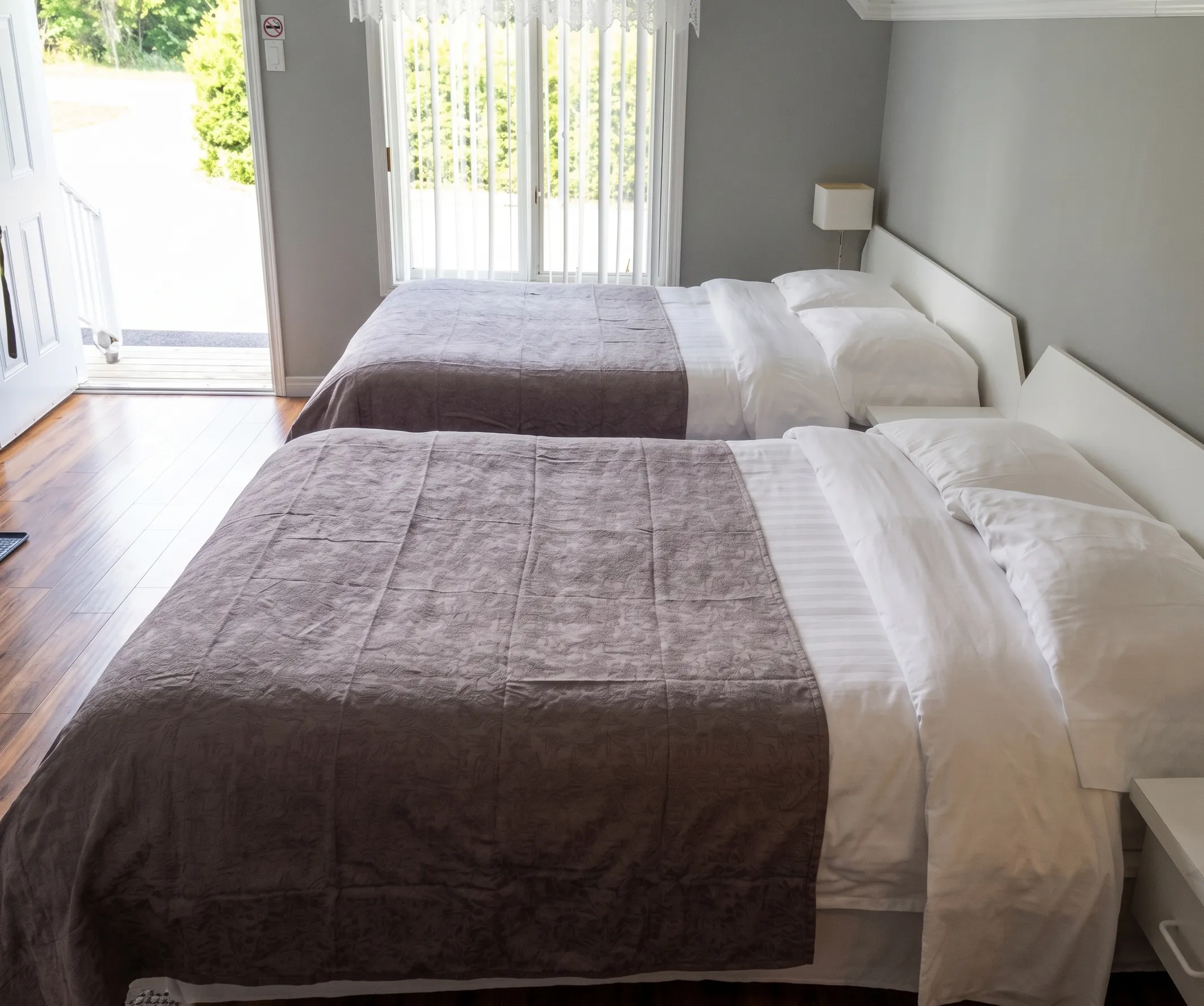 Chambre deluxe avec deux lits Queen — Motel Au P'tit Sapin